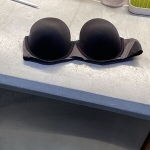 Sleek Black Strapless Bra
